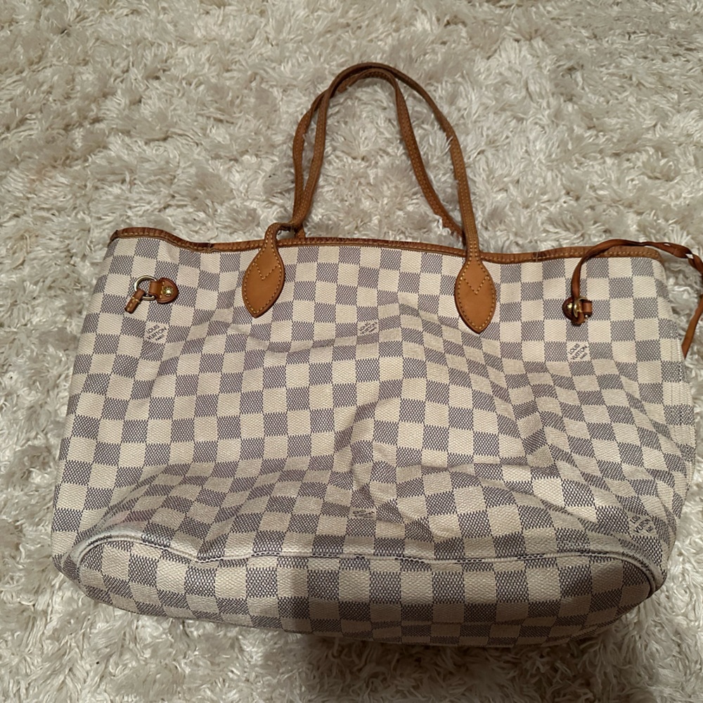 Checkered Louis Vuitton neverfull bag